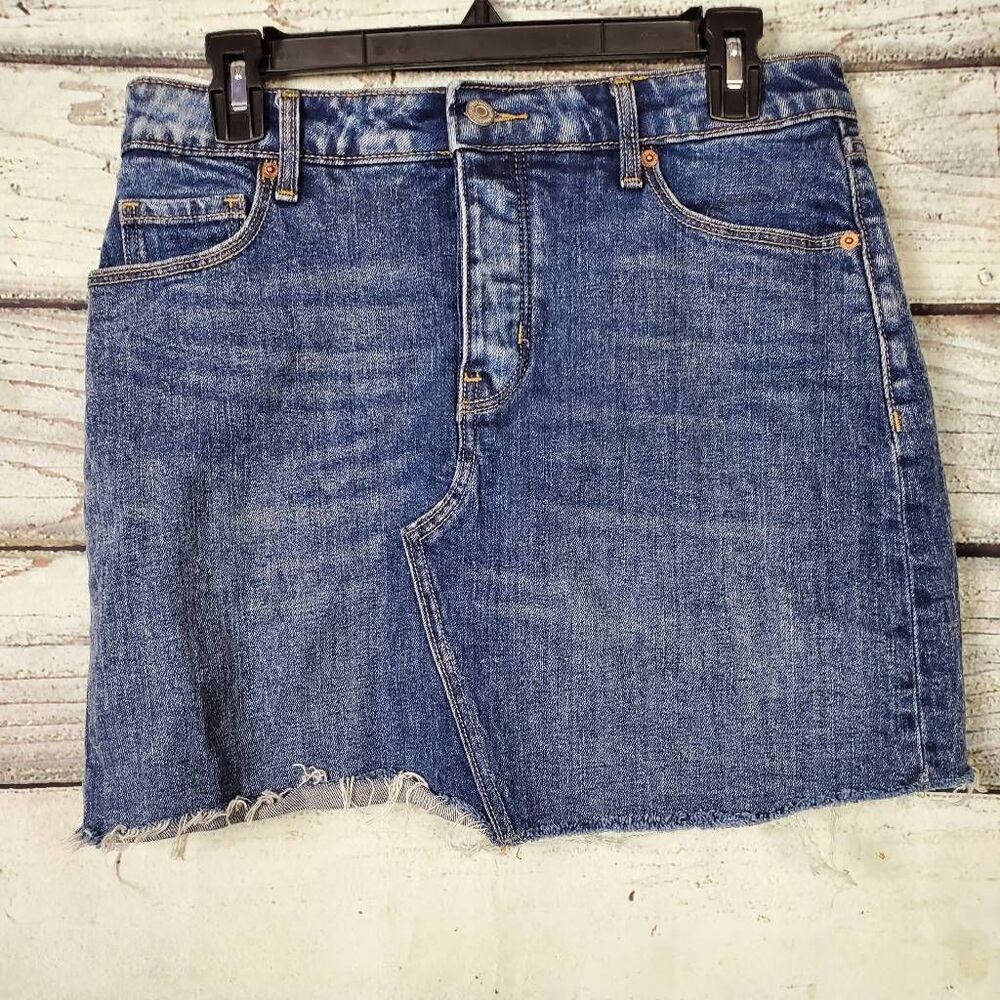 Old Navy High-Rise Button Fly Denim Skirt Women’s Size 6 Blue Raw Hem